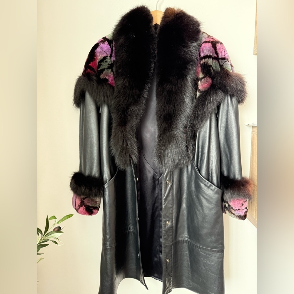 Norma Canada Stylish Black Leather Jacket with  Fur Trim , Size M - Picture 7 of 17